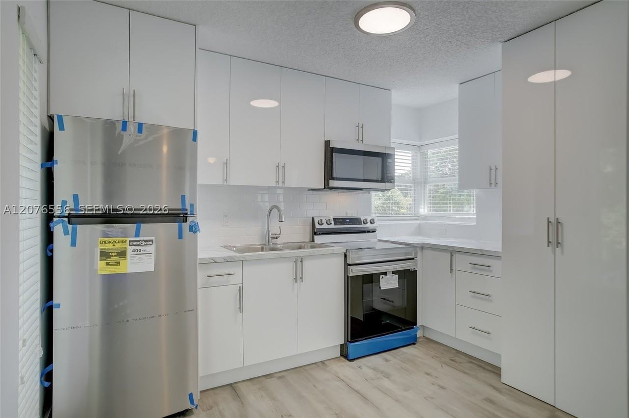 1335 Ne 5th Ave #3 - Photo 6 of 19