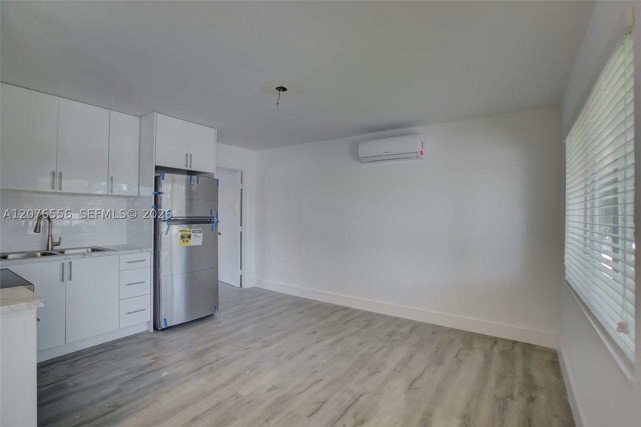 1335 Ne 5th Ave #3 - Photo 7 of 19