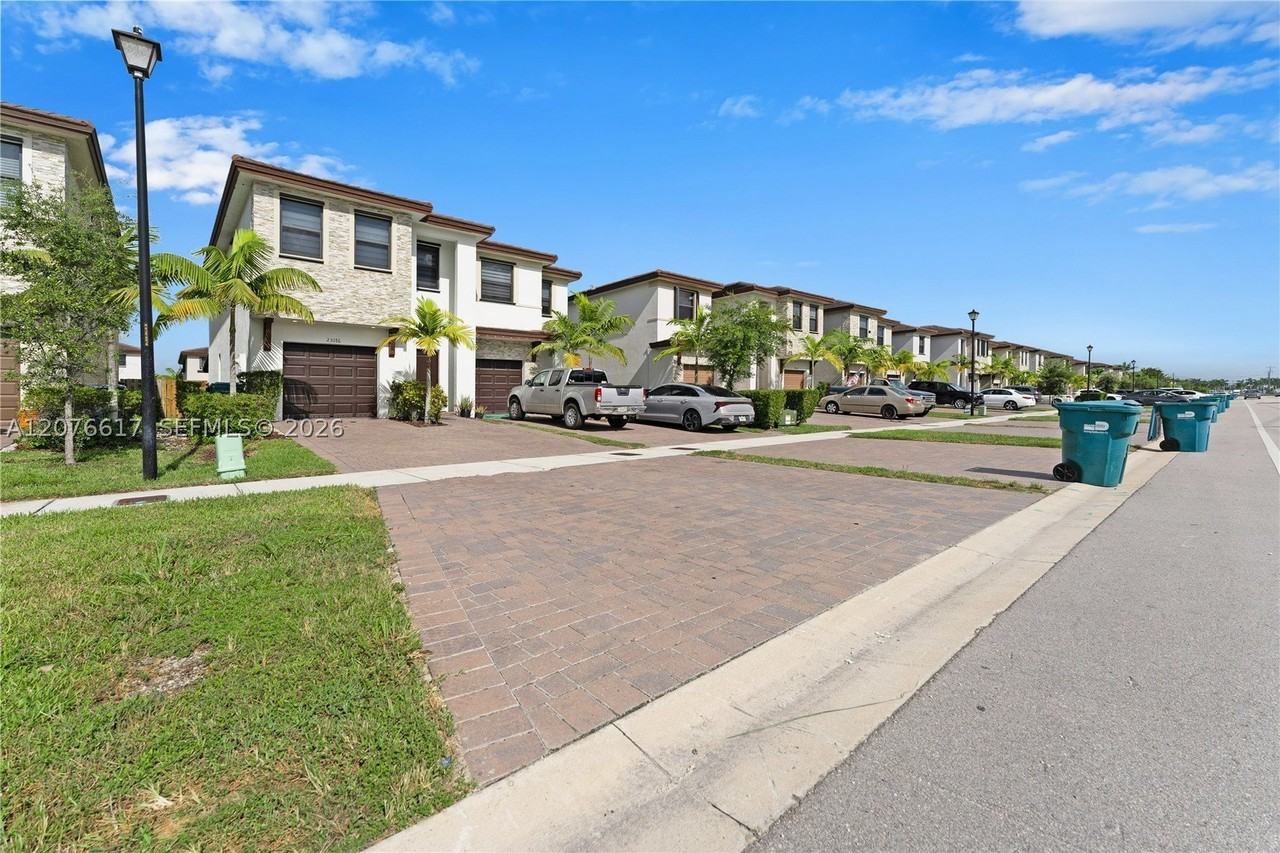 25176 Sw 107th Ave - Photo 3 of 44