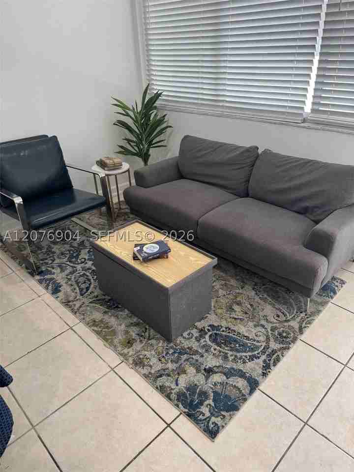 1011 Euclid Ave #5 - Photo 6 of 13