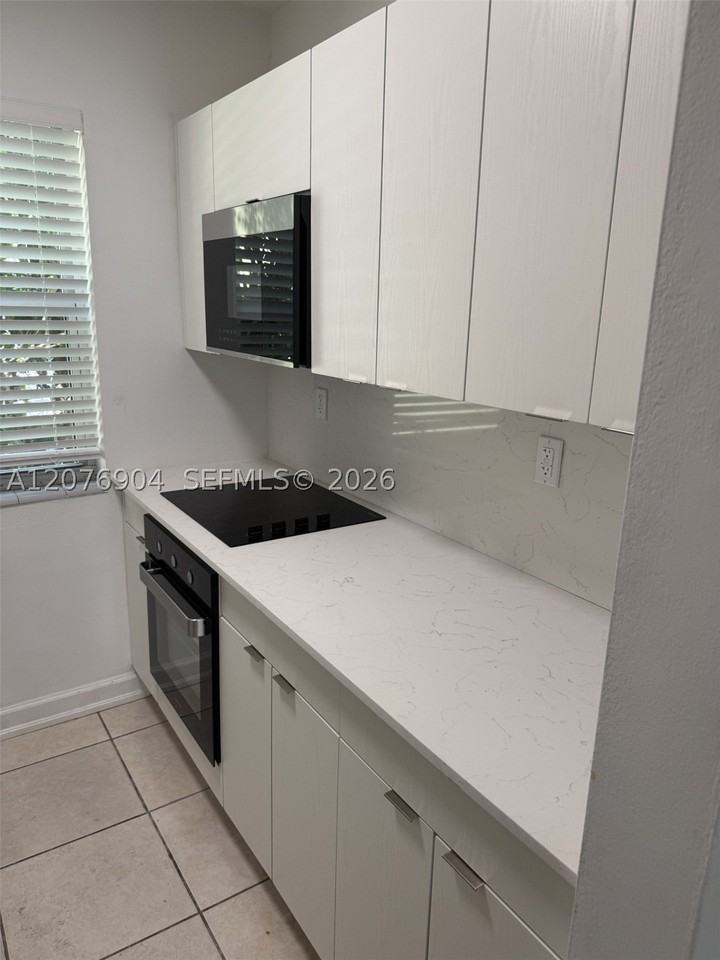 1011 Euclid Ave #5 - Photo 7 of 13