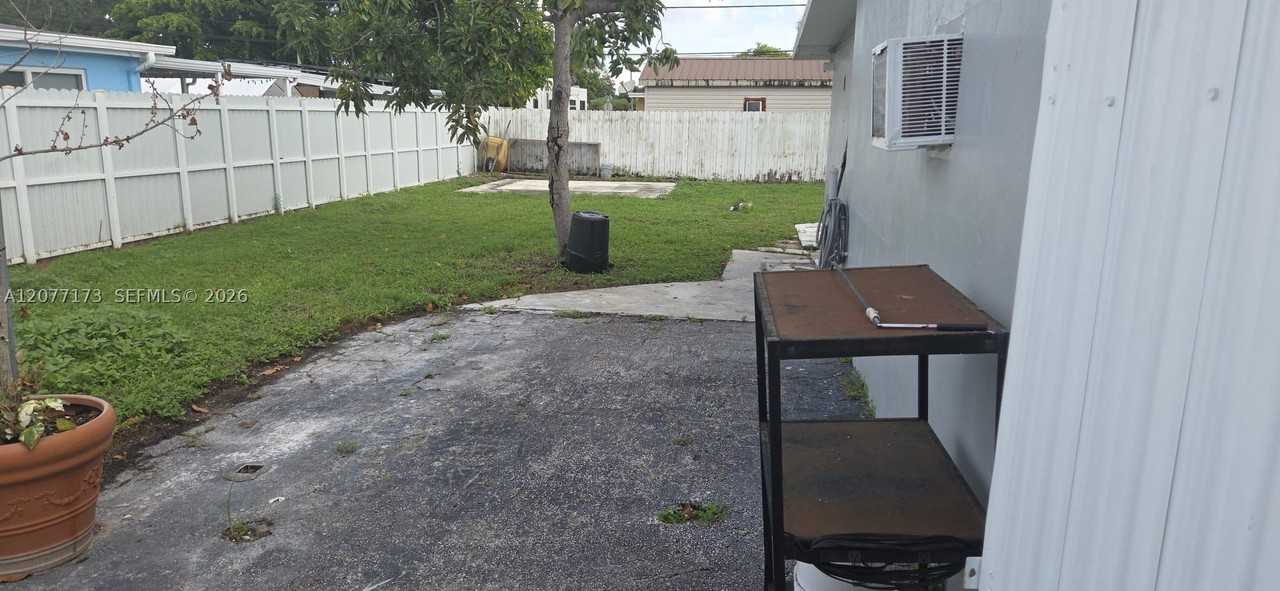 11285 Sw 43rd St - Photo 2 of 19