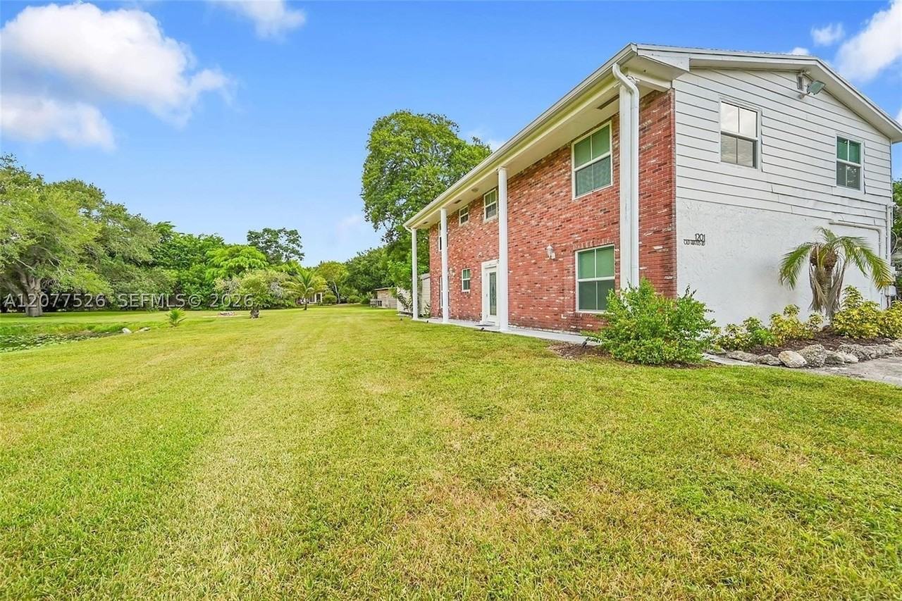 1201 Old Hiatus Rd - Photo 2 of 32