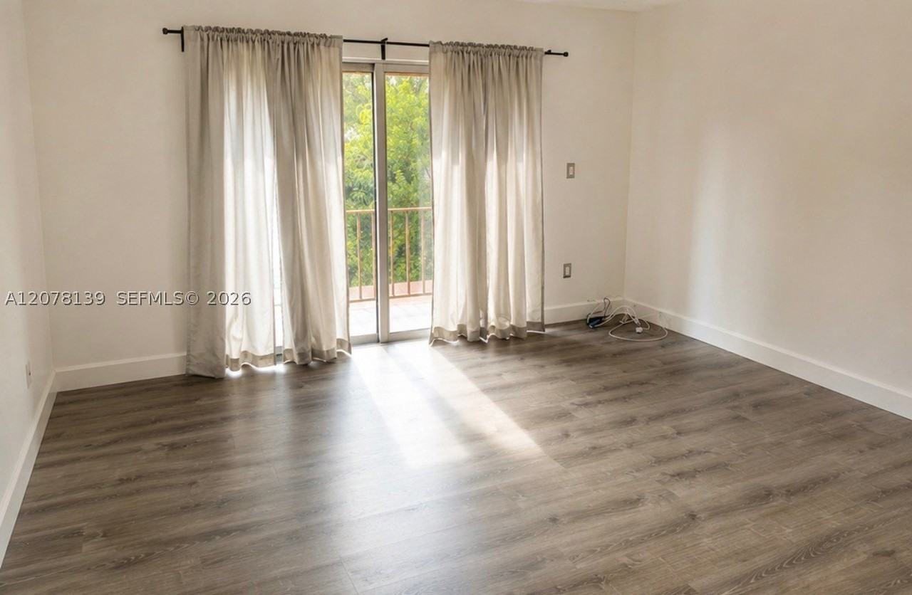 890 Sw 129th Pl #210 - Photo 4 of 6