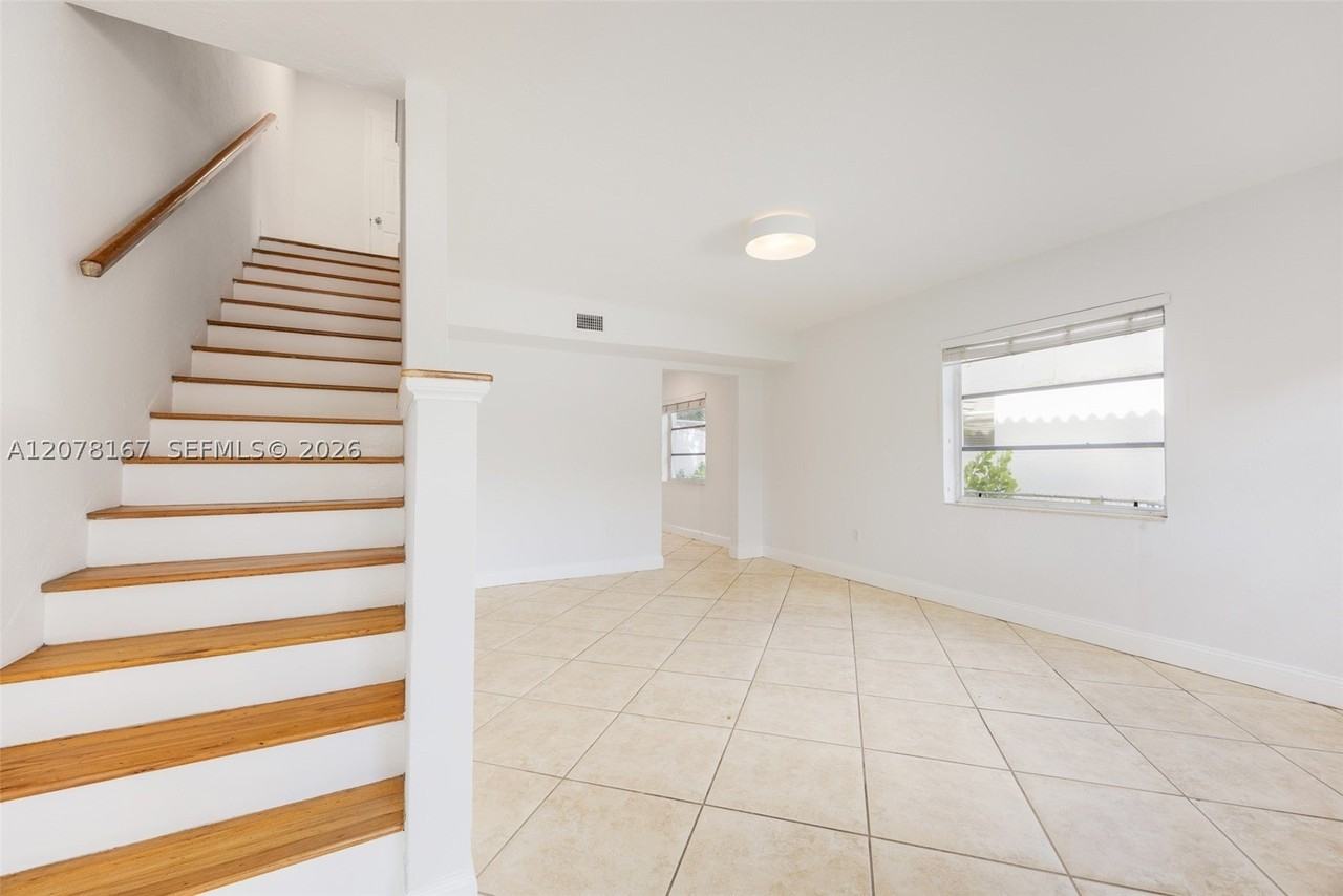 2332 Sw 26th Ln - Photo 3 of 15