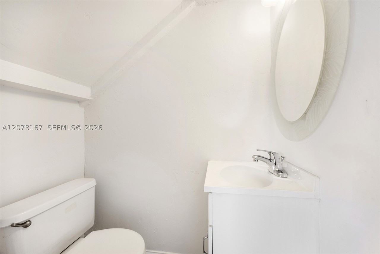 2332 Sw 26th Ln - Photo 5 of 15