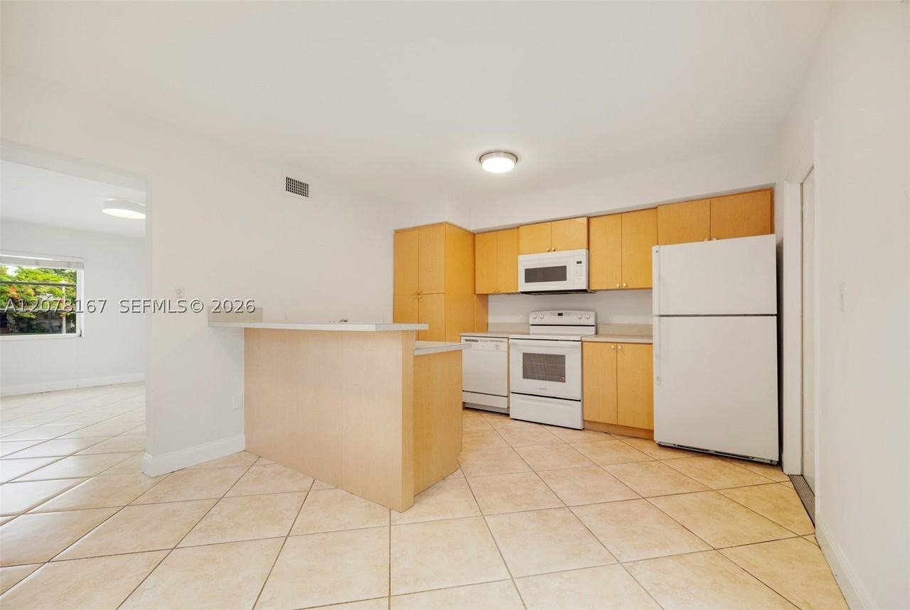 2332 Sw 26th Ln - Photo 6 of 15