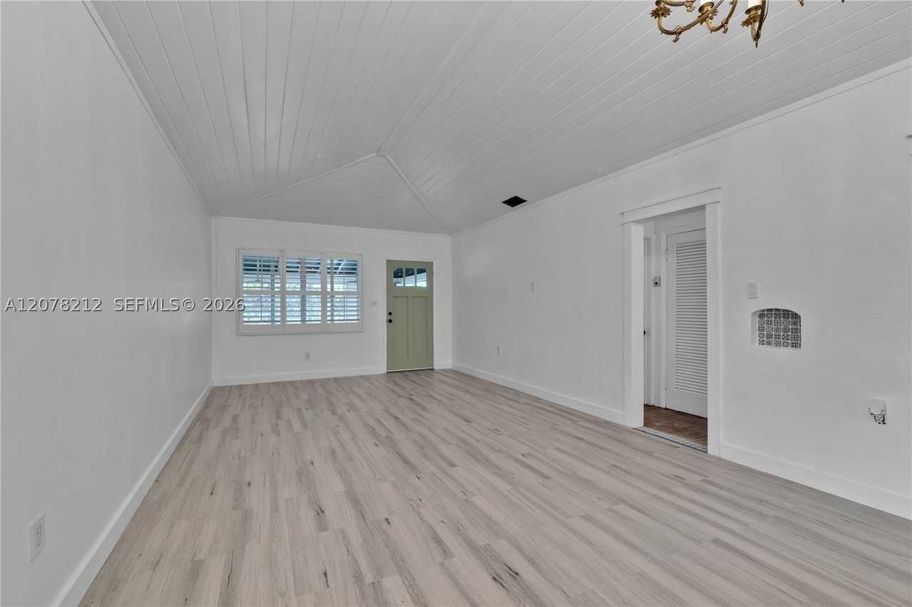 50 Nw 26th Ave #2-1 - Photo 5 of 28