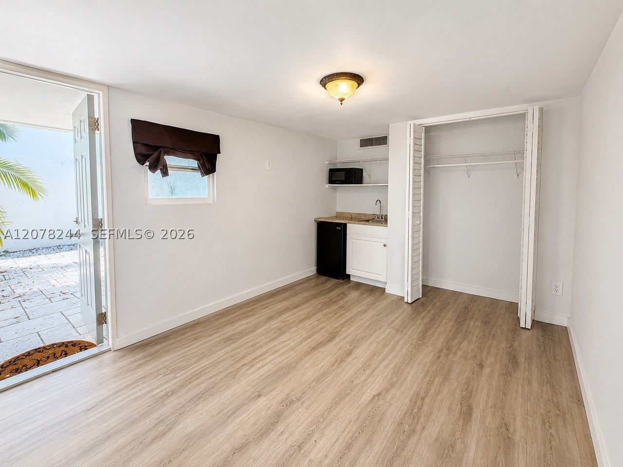 19100 Bobolink Dr - Photo 2 of 3