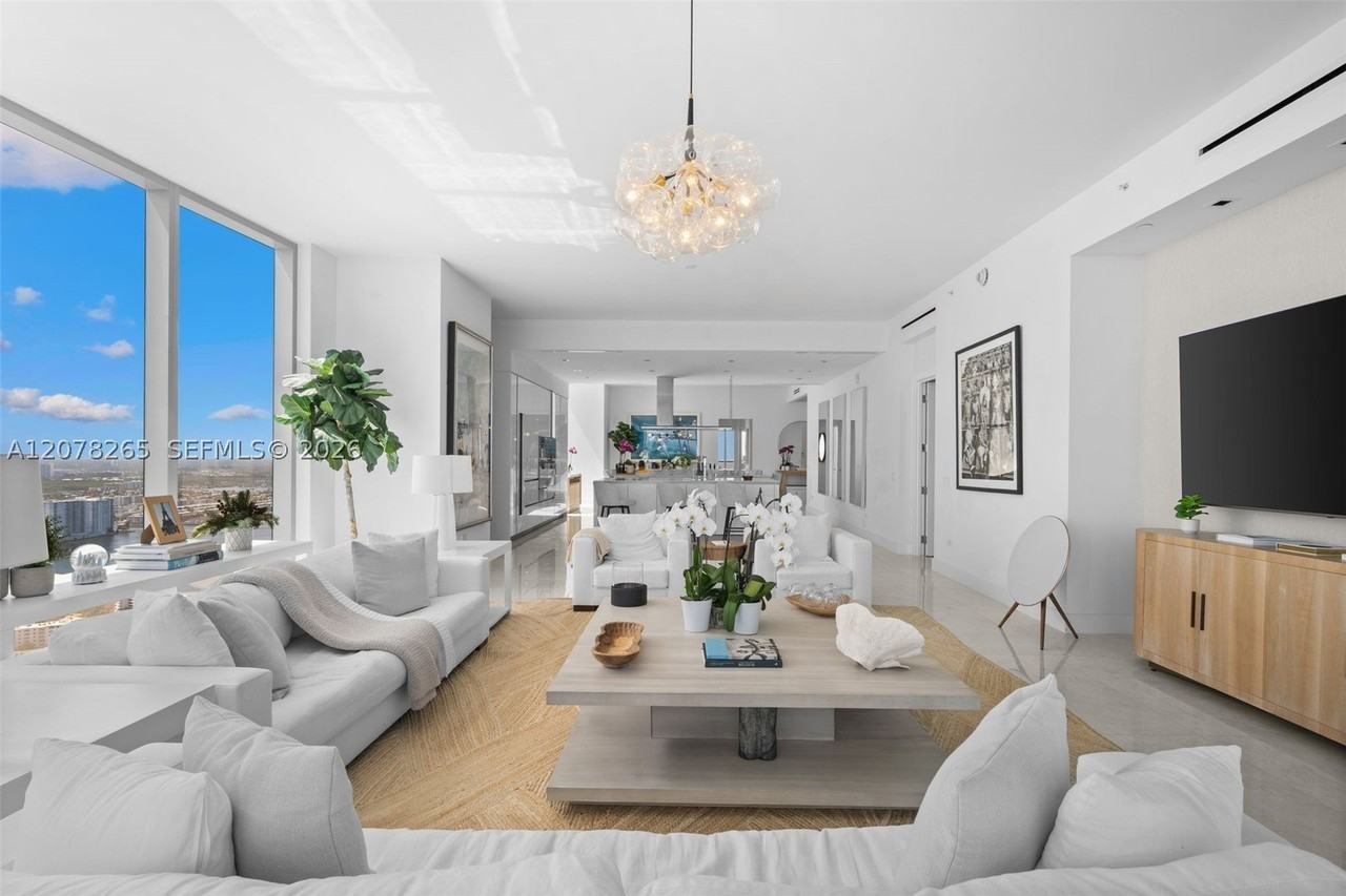 18501 Collins Ave #4304 - Photo 6 of 22
