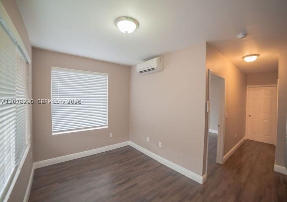 1752 Nw 1st St #1 - Photo 2 of 4