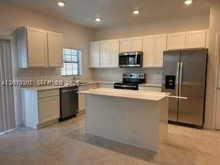 605 Nw 6th Ter