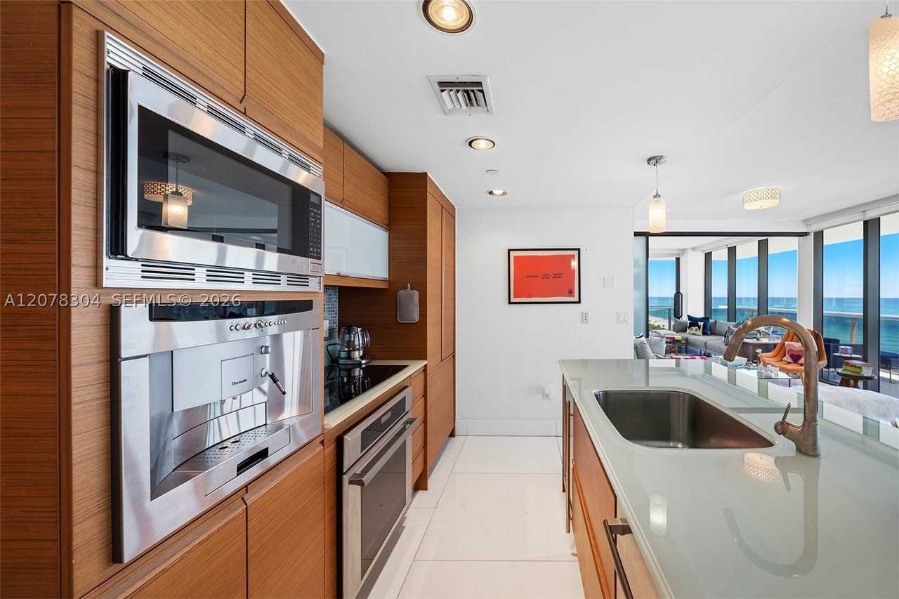 5875 Collins Ave #1001 - Photo 7 of 35