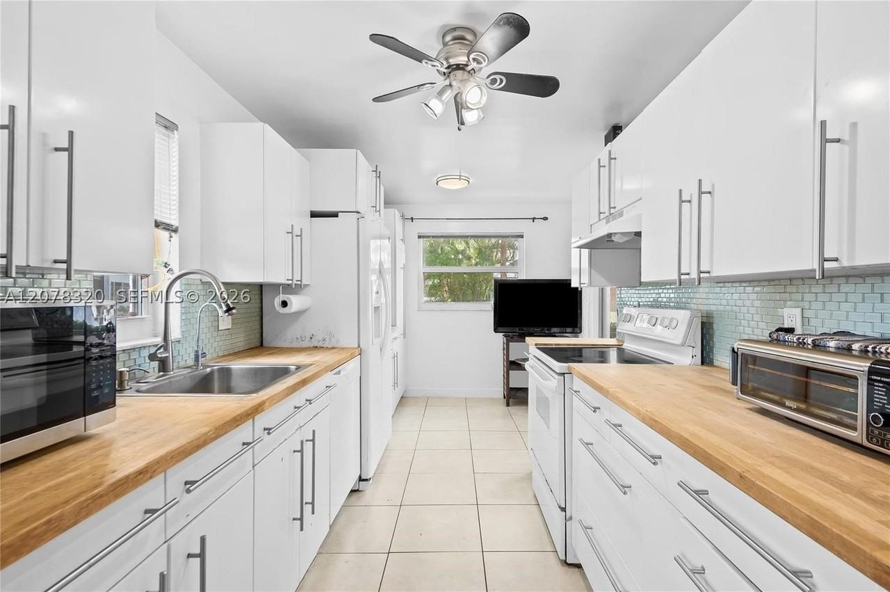 8002 Lagos De Campo Blvd #B101 - Photo 2 of 6
