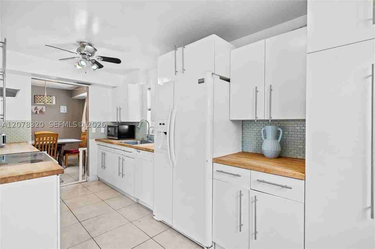 8002 Lagos De Campo Blvd #B101 - Photo 3 of 6