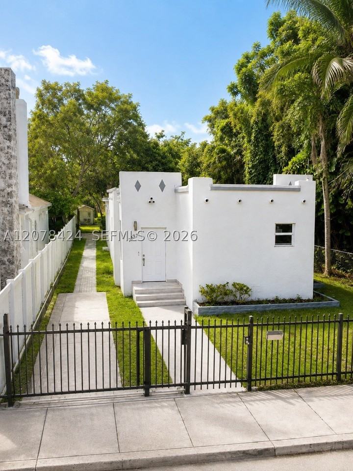 7537 Nw 3rd Ave