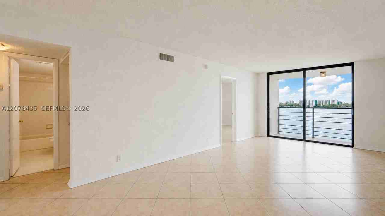 114 Lake Emerald Dr #409 - Photo 2 of 17