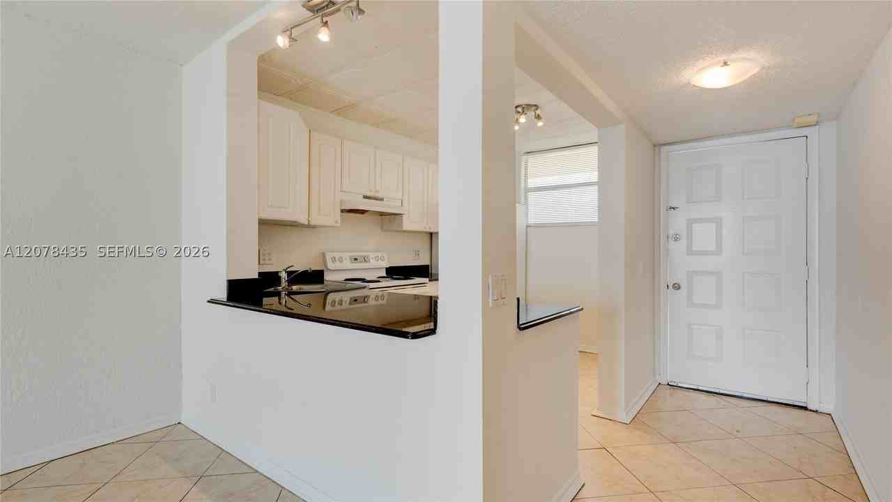 114 Lake Emerald Dr #409 - Photo 5 of 17