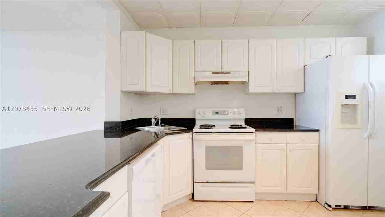 114 Lake Emerald Dr #409 - Photo 6 of 17