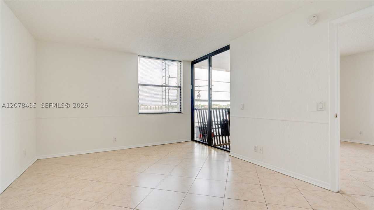 114 Lake Emerald Dr #409 - Photo 7 of 17