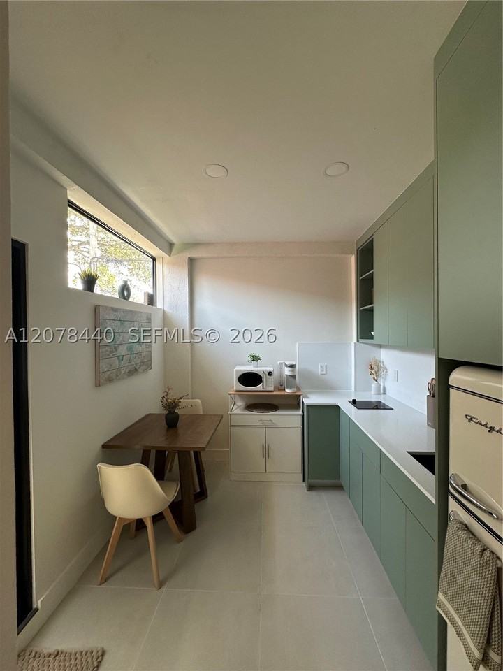 5611 Nw 8th Ave #A - Photo 4 of 9