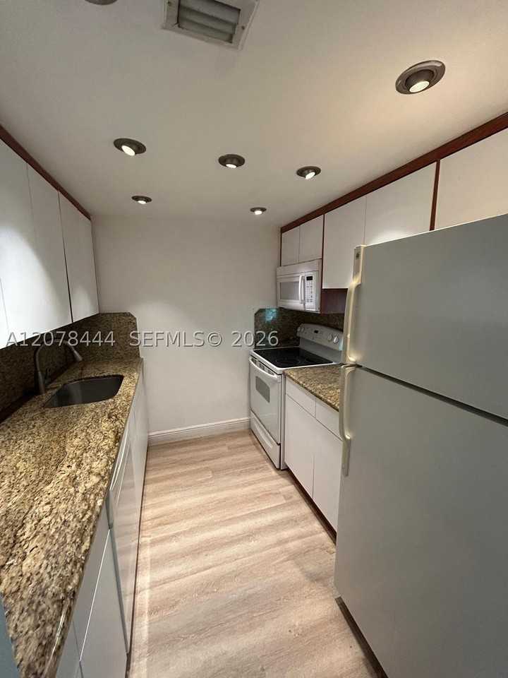 1673 Bay Rd #405 - Photo 5 of 16