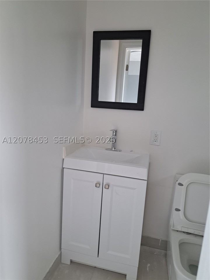 2421 Sw 93rd Ct #1 - Photo 3 of 6