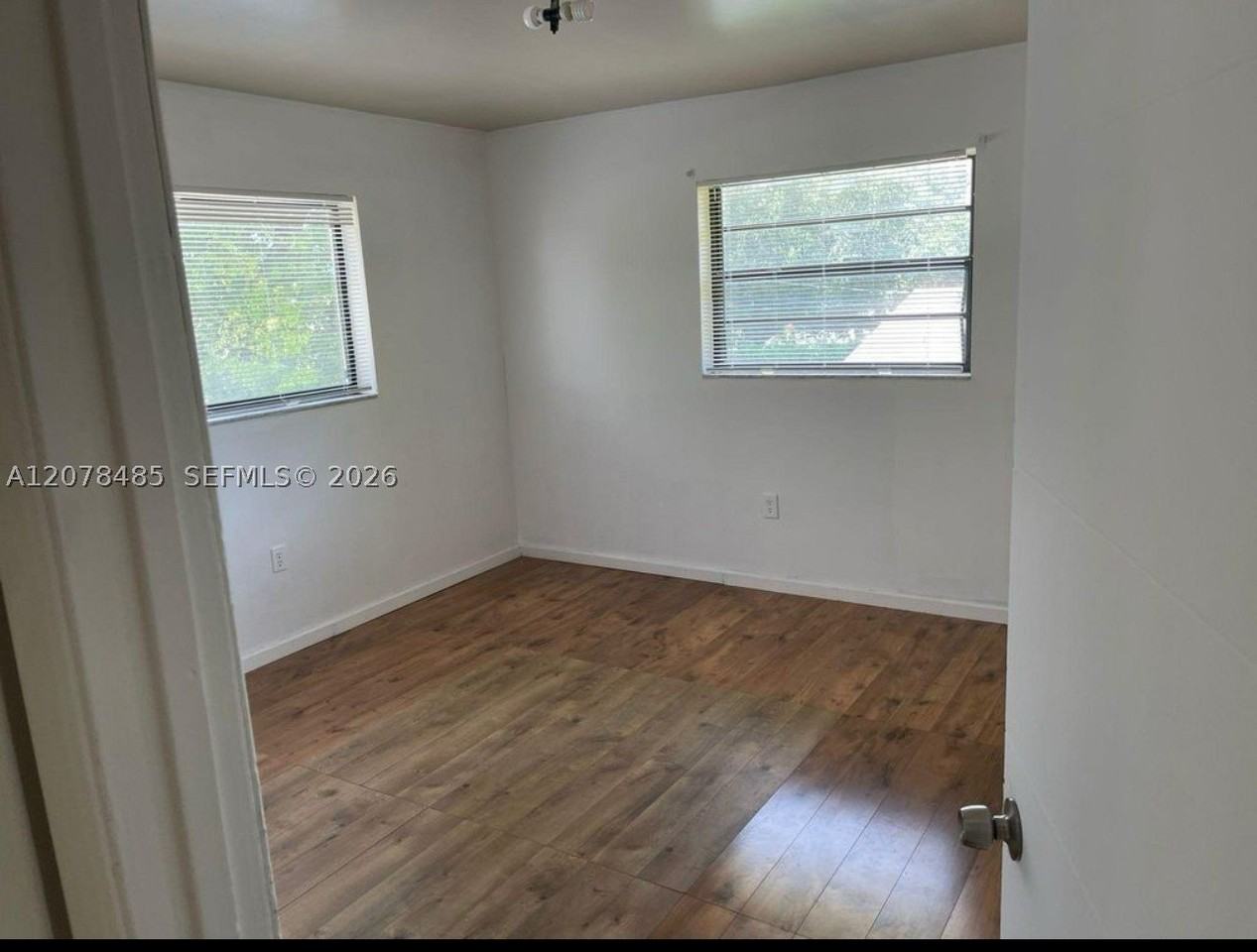 1017 Sw 8th St #A - Photo 4 of 10