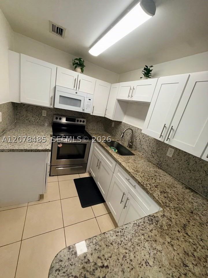 1017 Sw 8th St #A - Photo 5 of 10