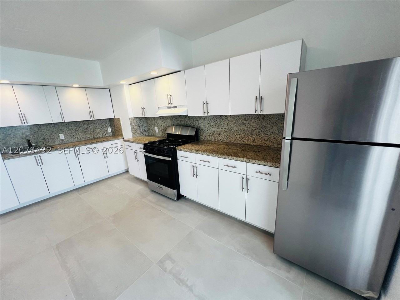 2045 Calais Dr #6 - Photo 7 of 25