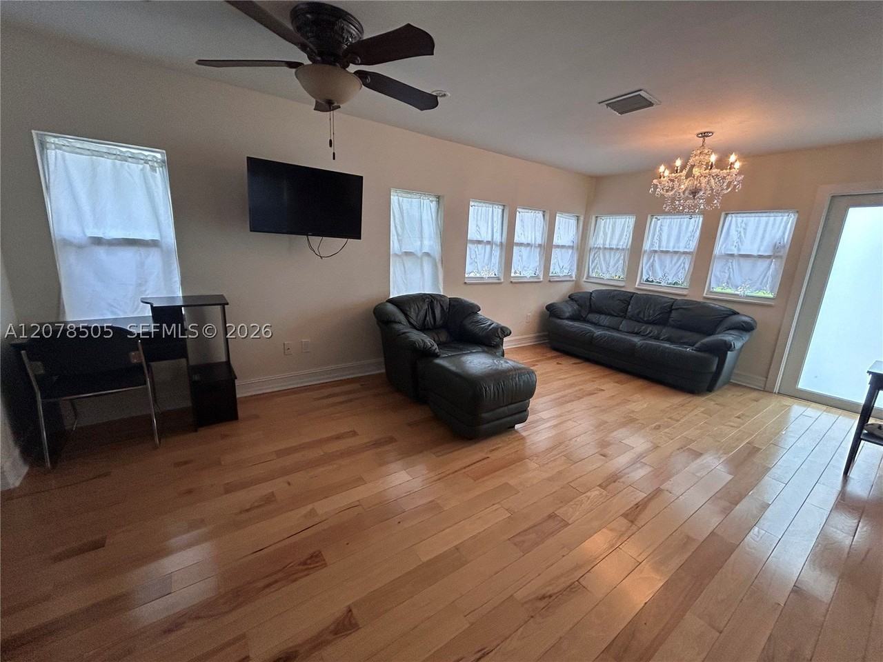413 S K St - Photo 5 of 22