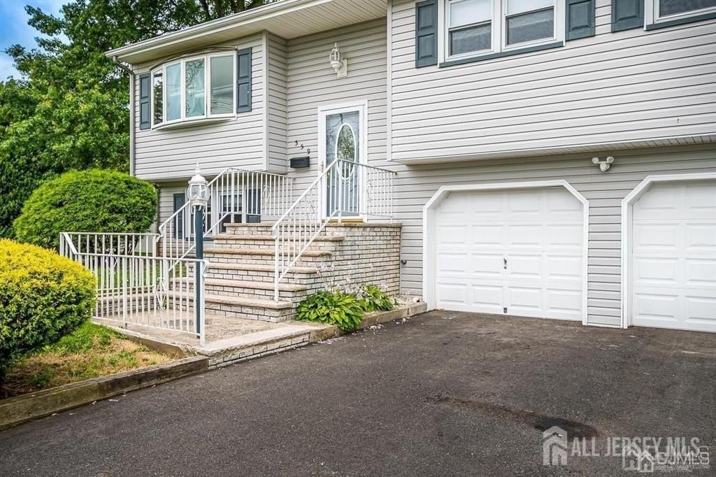 559 Wood Ave - Photo 2 of 27
