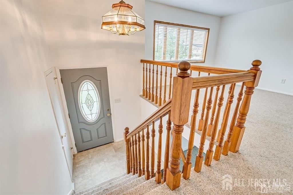 559 Wood Ave - Photo 4 of 27