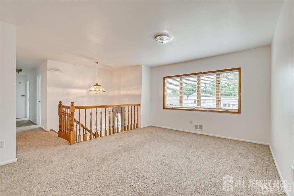 559 Wood Ave - Photo 6 of 27