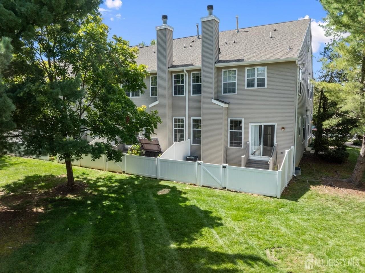 1301 Dahlia Cir - Photo 2 of 23
