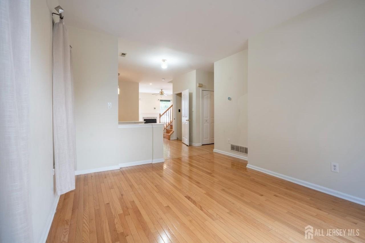 1301 Dahlia Cir - Photo 5 of 23