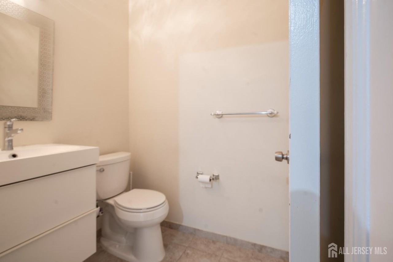 1301 Dahlia Cir - Photo 6 of 23