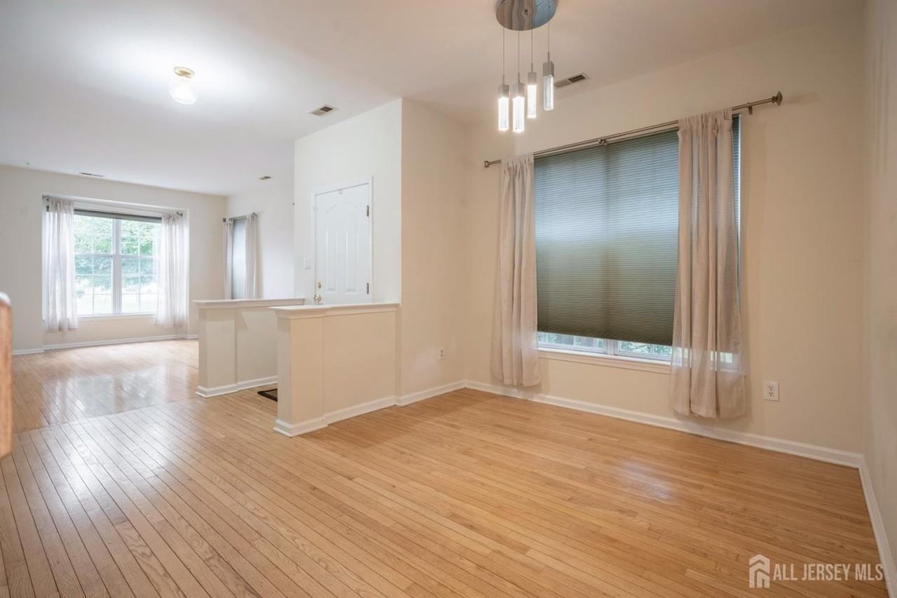 1301 Dahlia Cir - Photo 7 of 23