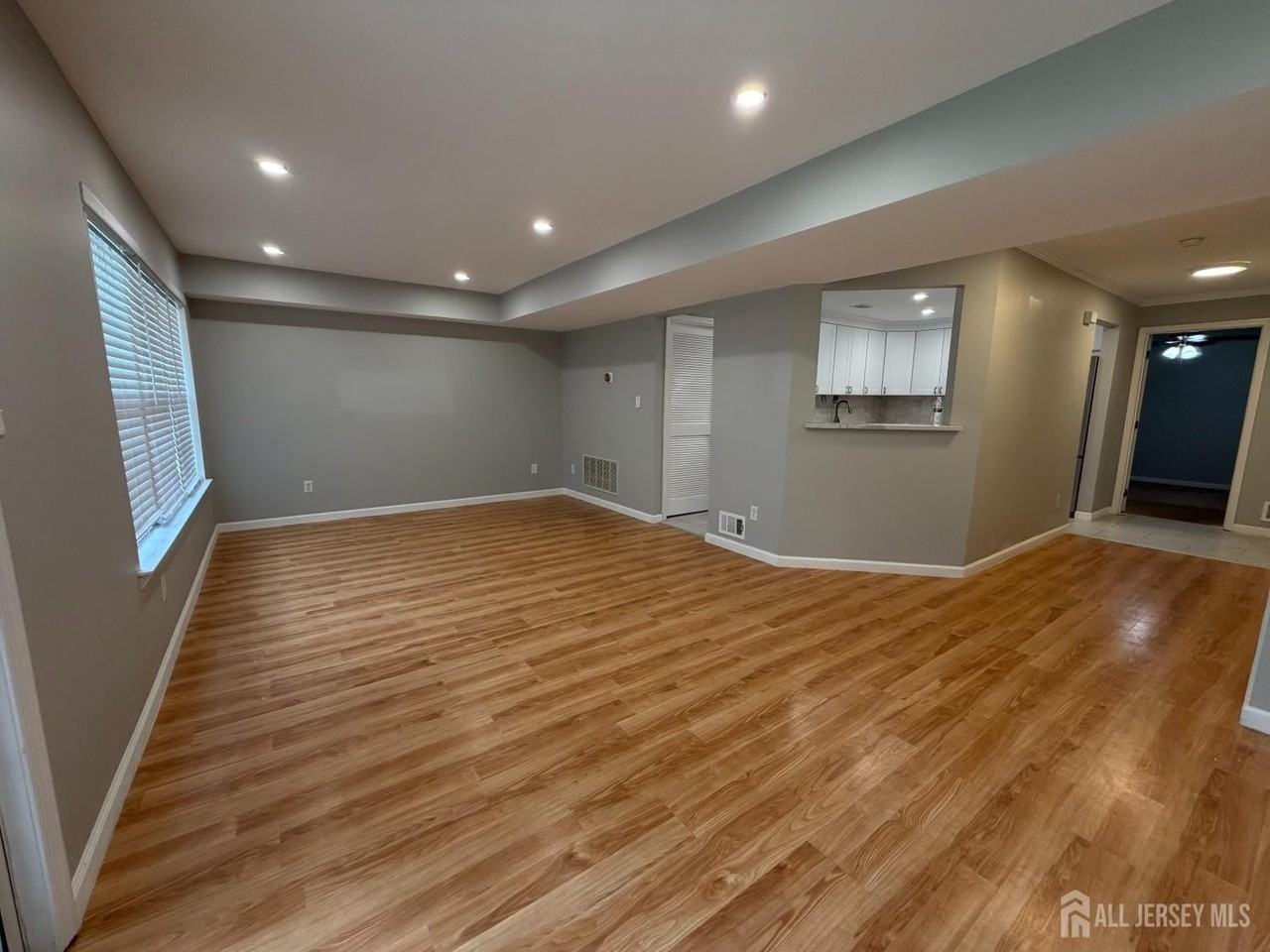902 Plymouth Rd - Photo 2 of 7