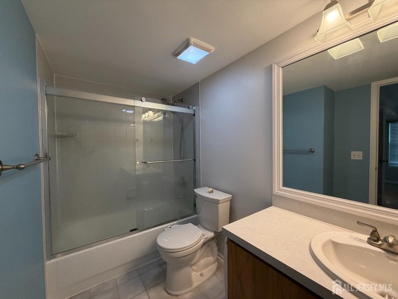 902 Plymouth Rd - Photo 3 of 7