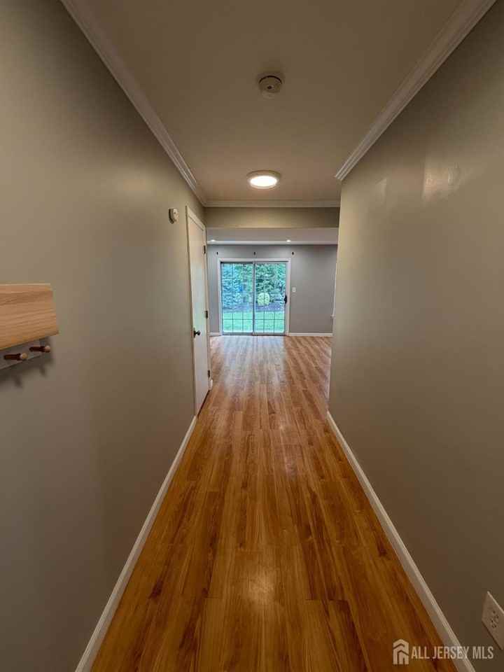 902 Plymouth Rd - Photo 4 of 7