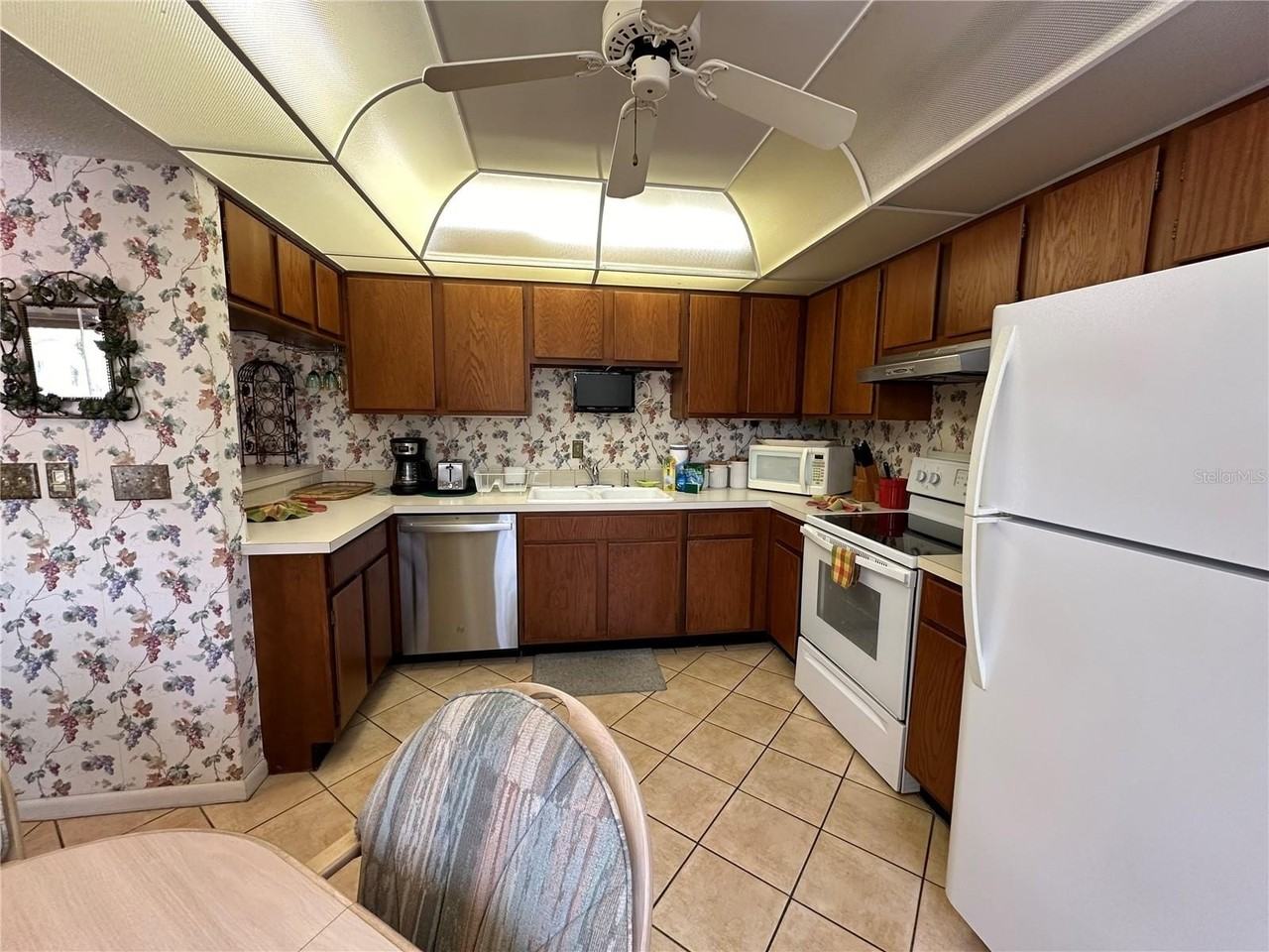 1647 Brookhouse Ct #246 - Photo 2 of 23