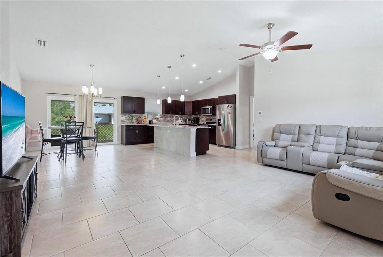 1458 Richbriar Dr - Photo 3 of 45