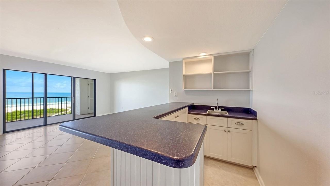 420 Beach Rd #706 - Photo 4 of 33