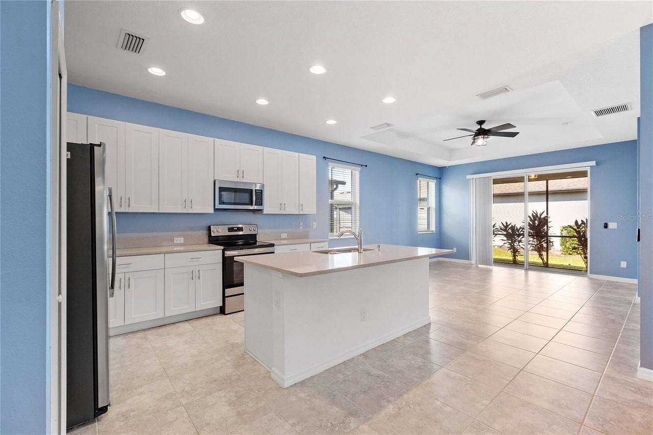 8561 Whispering St - Photo 4 of 33