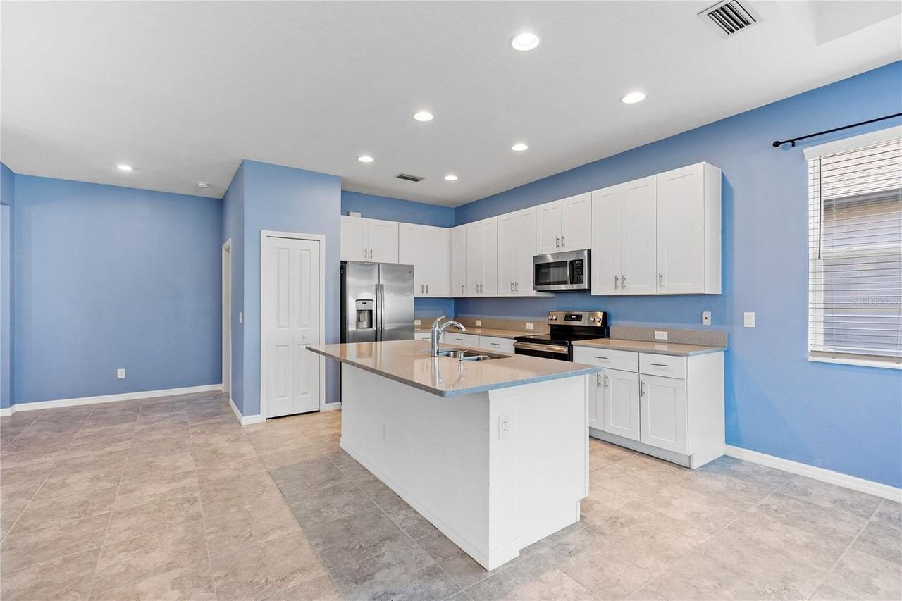 8561 Whispering St - Photo 6 of 33