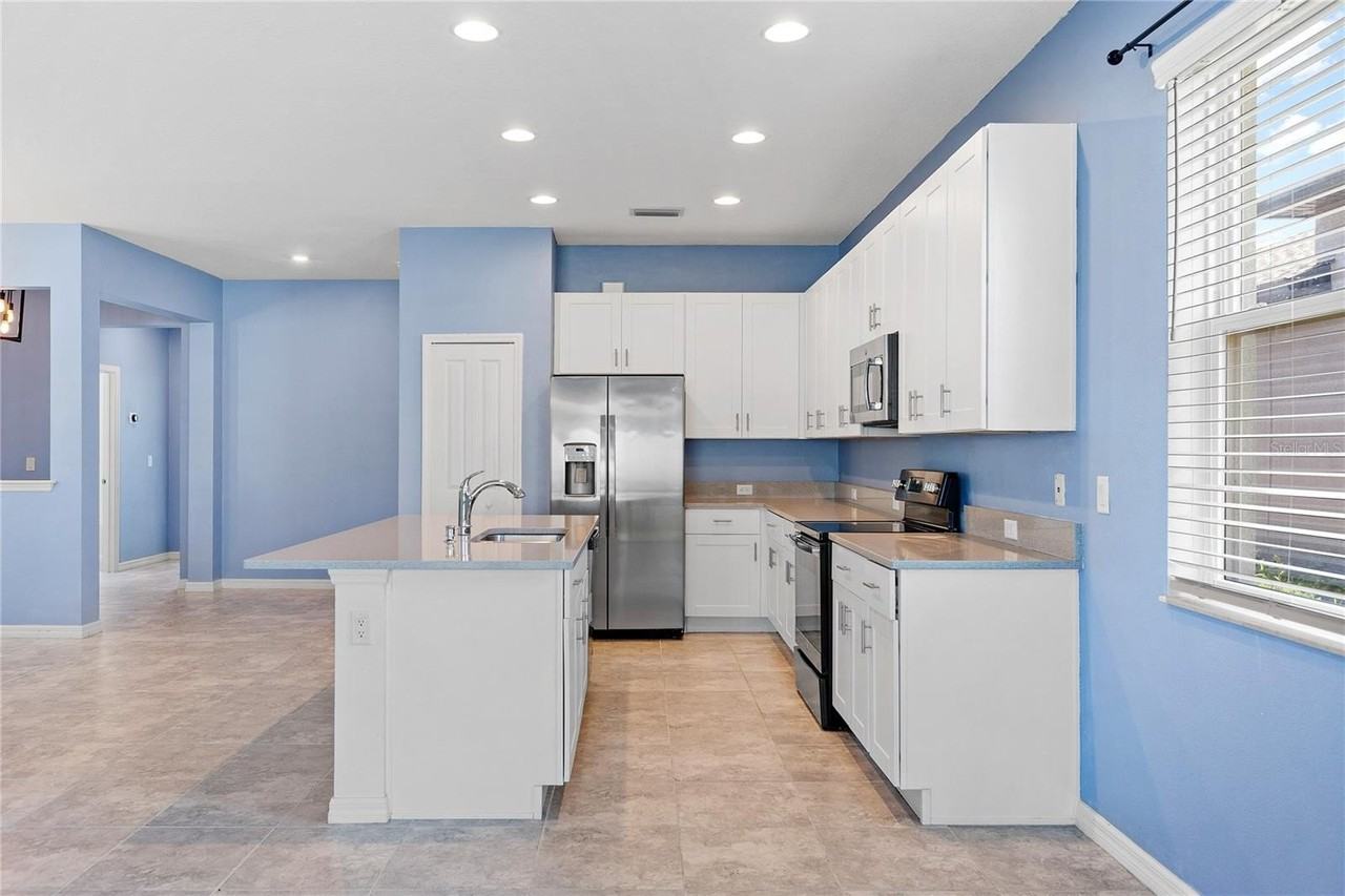 8561 Whispering St - Photo 7 of 33