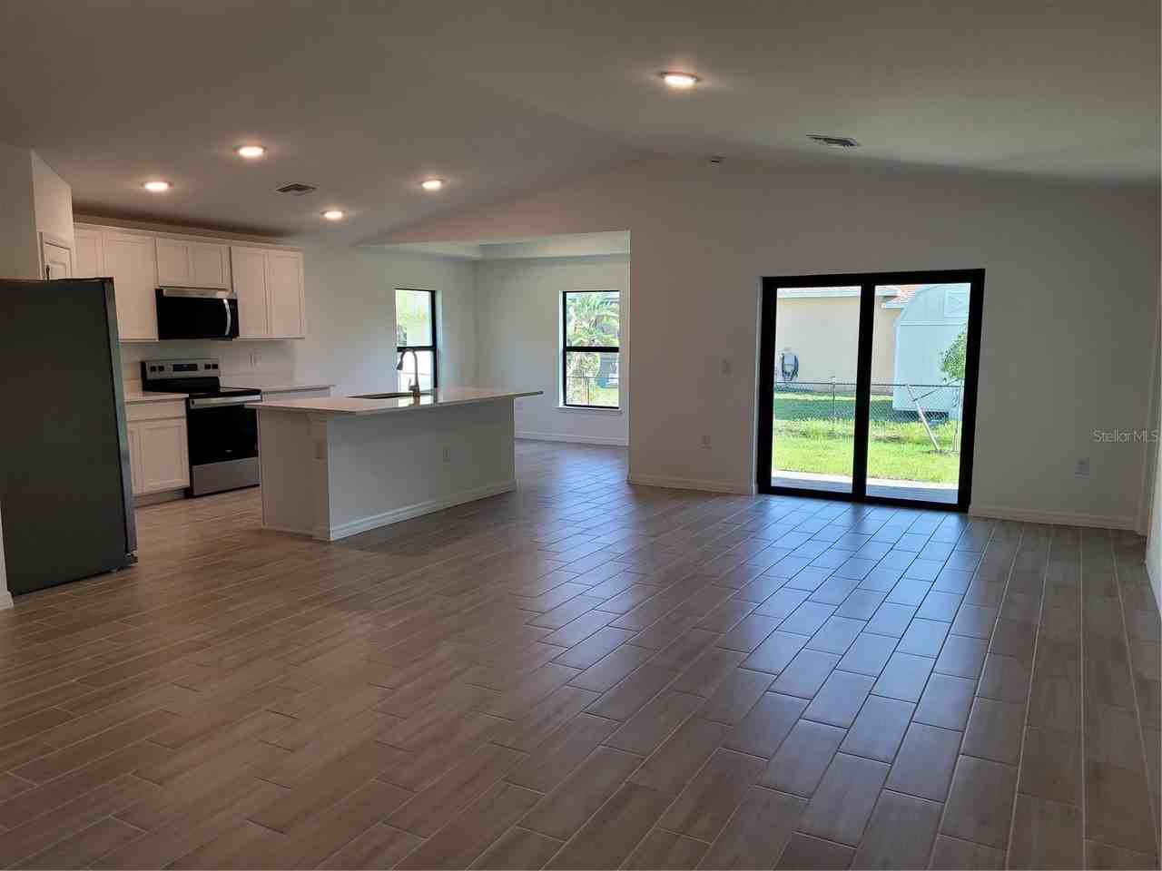 11383 Baggot Ave - Photo 3 of 34