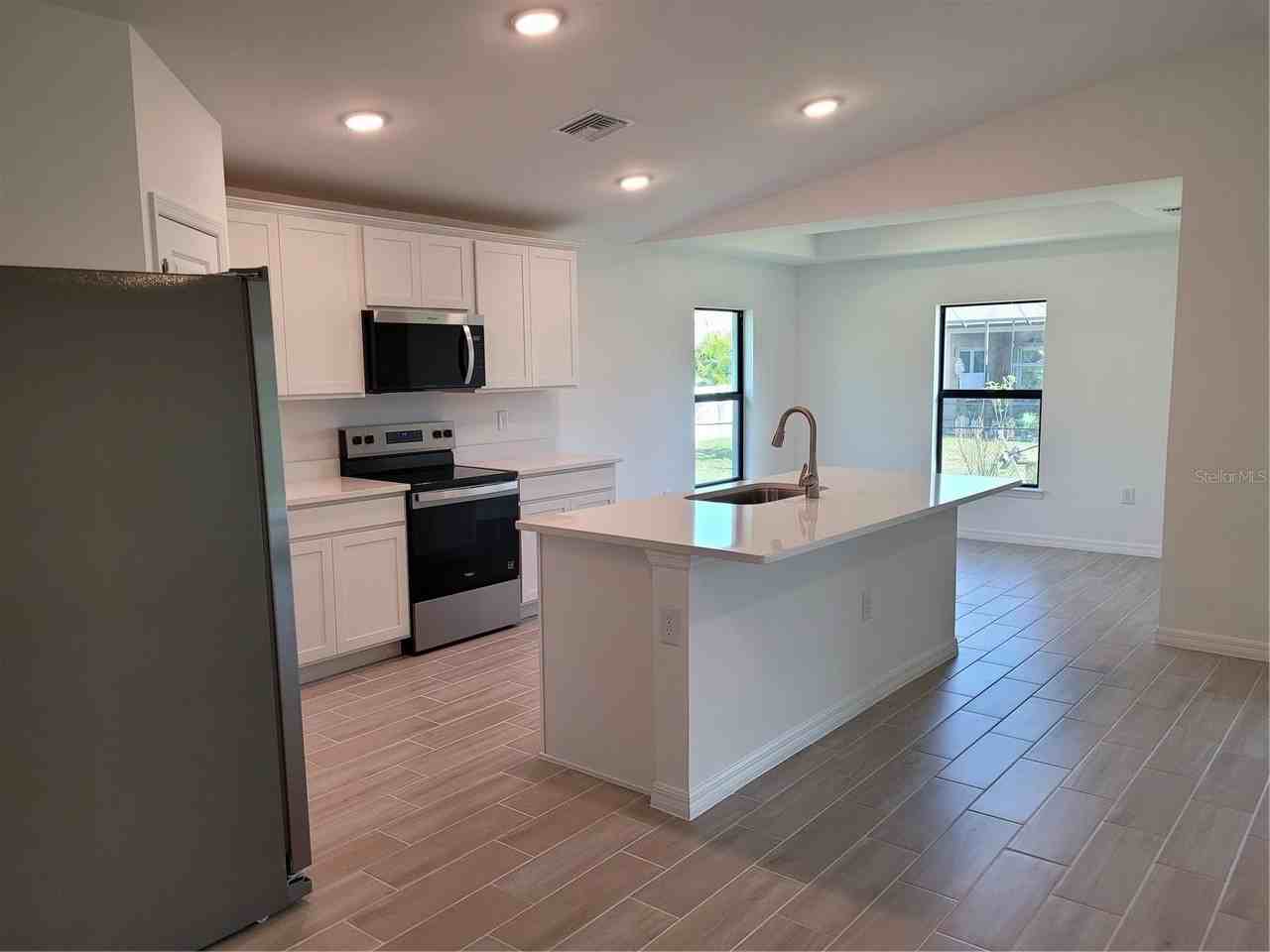 11383 Baggot Ave - Photo 7 of 34