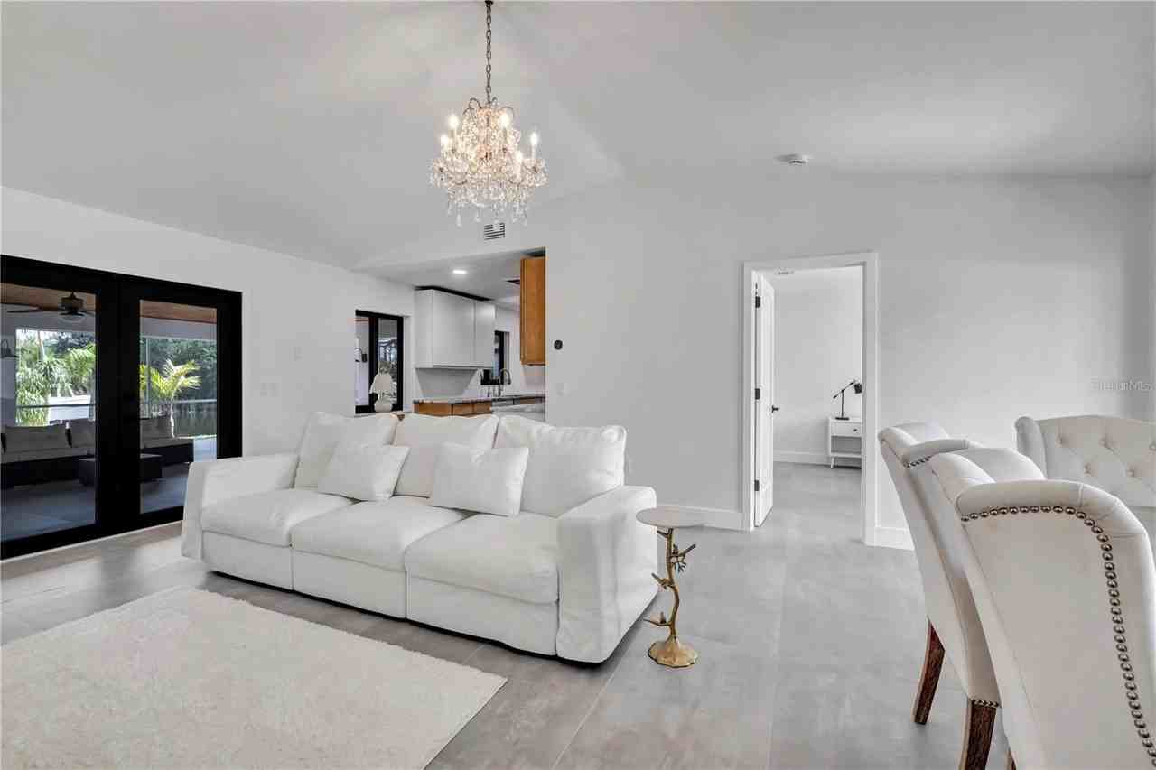 15180 Lyneburg Ave - Photo 3 of 46